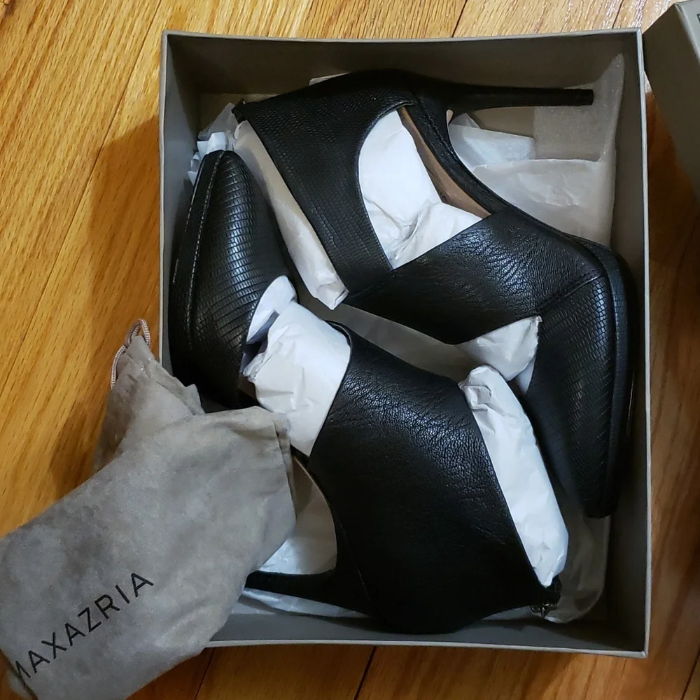 BCBG MAXAZRIA Platform Pump 8.5 Black - Picture 6 of 6